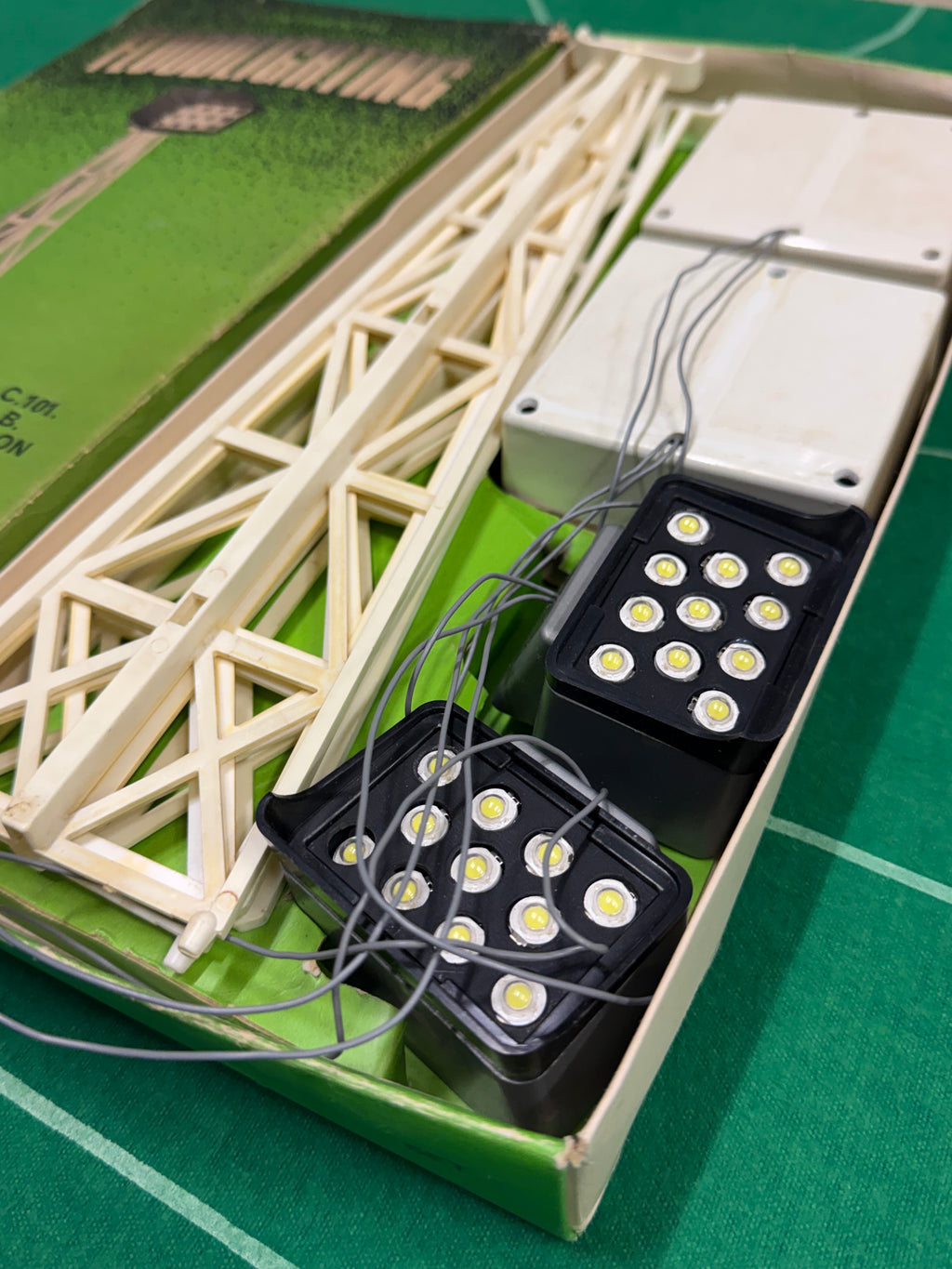 Subbuteo coppia riflettori stadio c101 originali modificati Led - anni 70