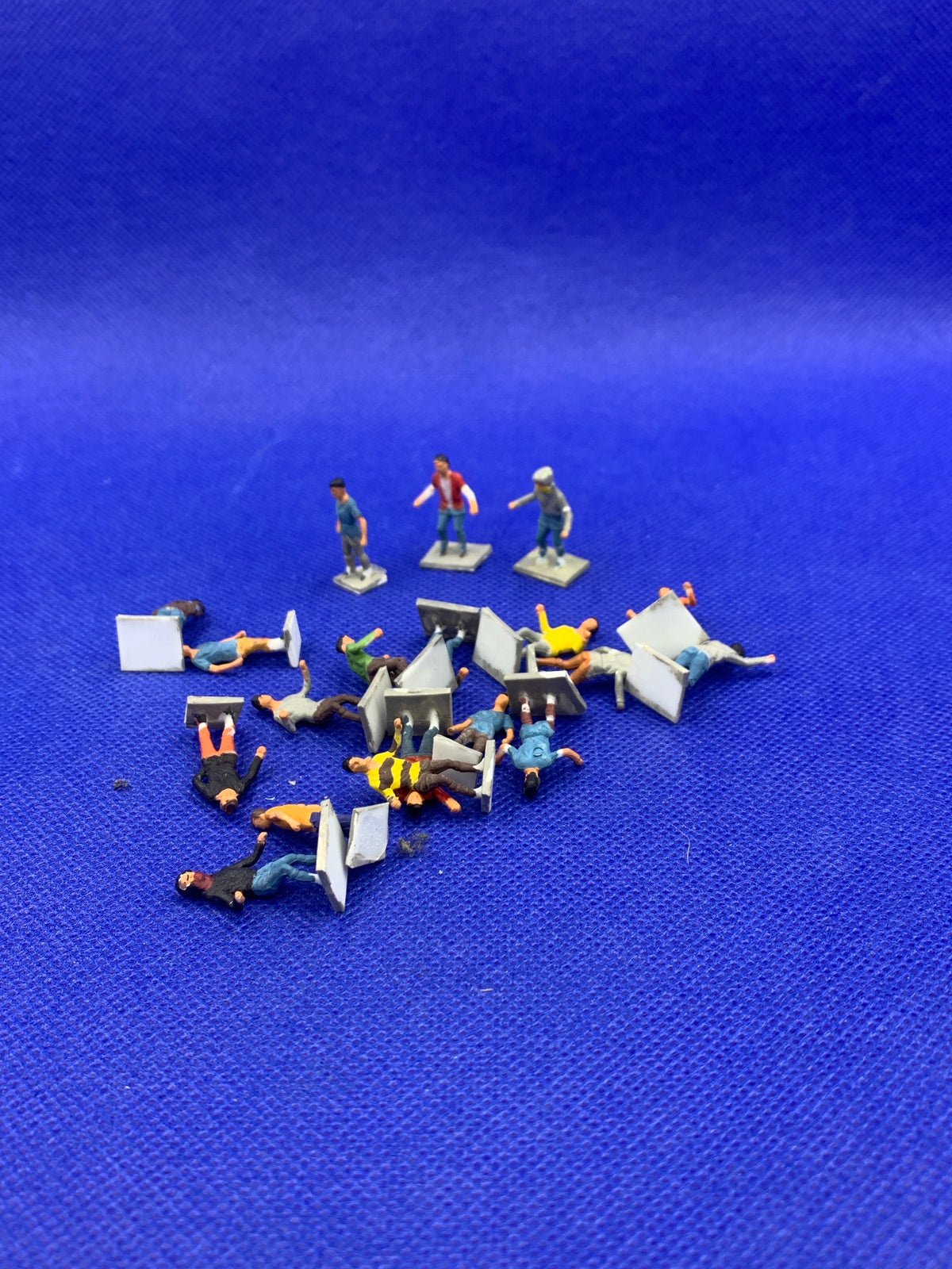 Subbuteo Kit 19 spettatori con piedistallo dipinti a mano