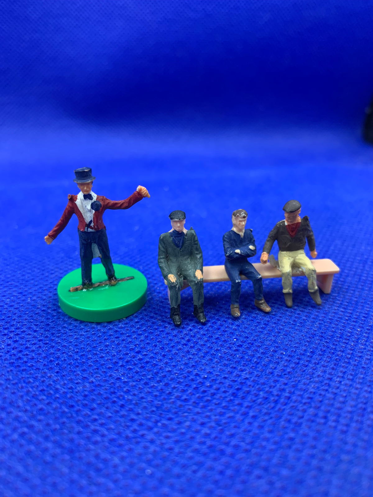 Subbuteo set bench & mascotte Ken Bailey c114