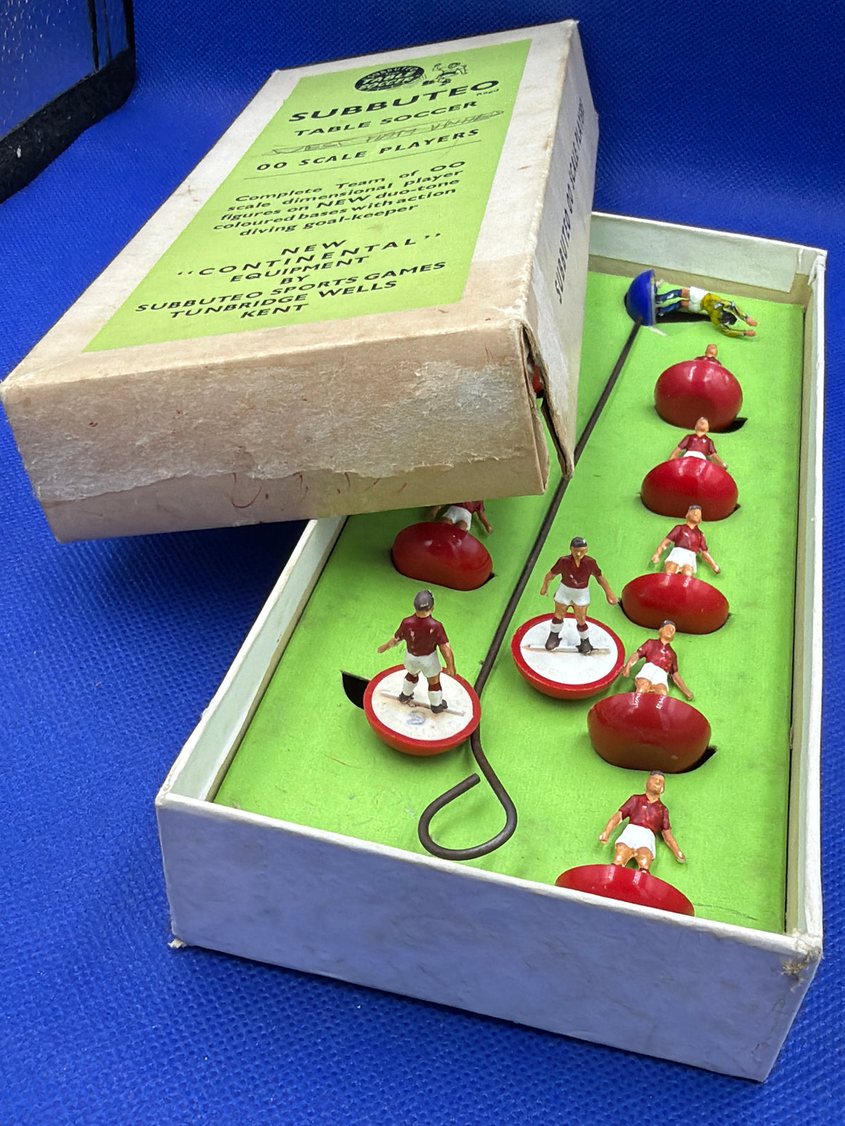 Subbuteo squadra ohw generic red ref 001