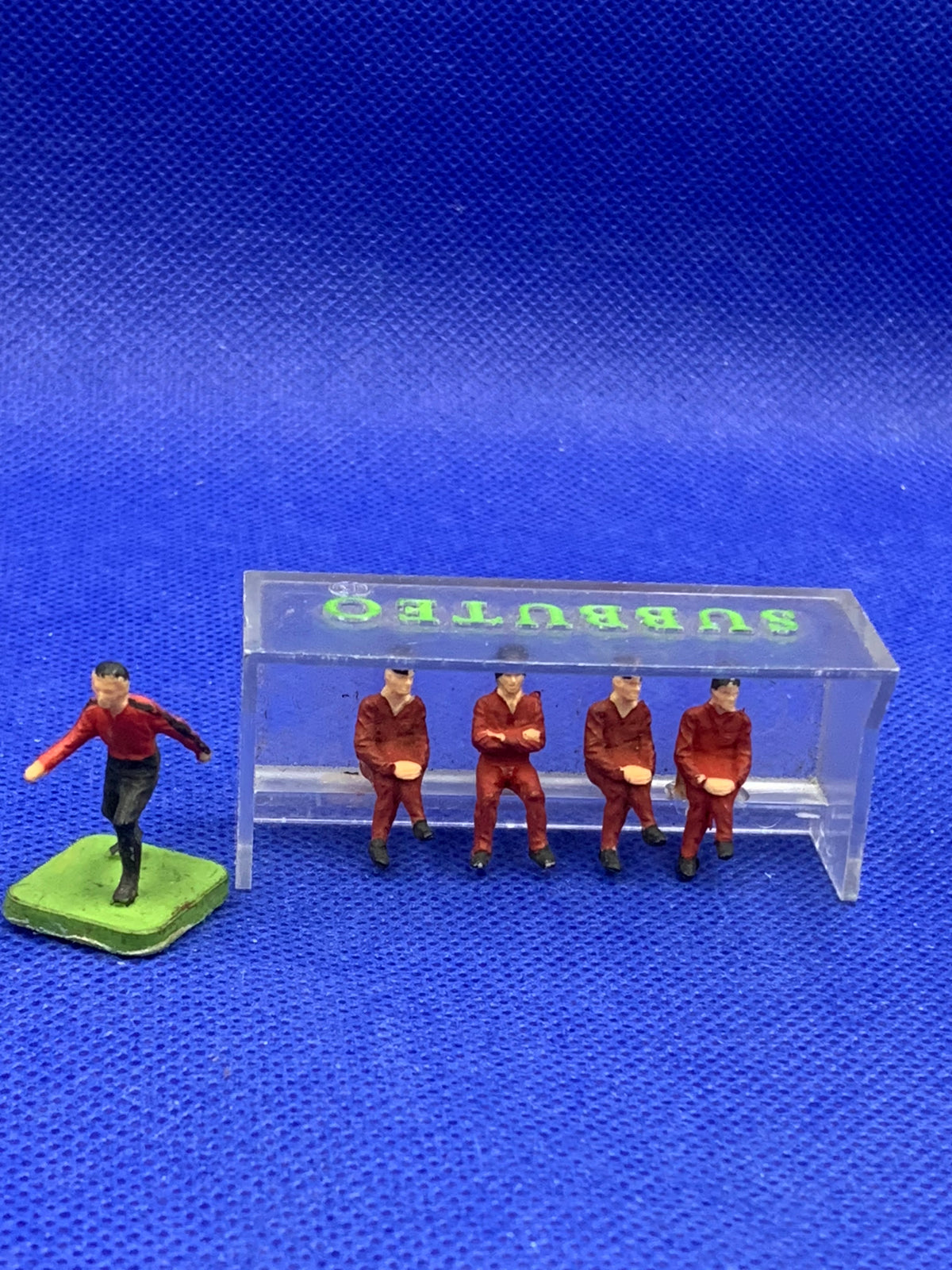Subbuteo panchina personaggi tuta rossa