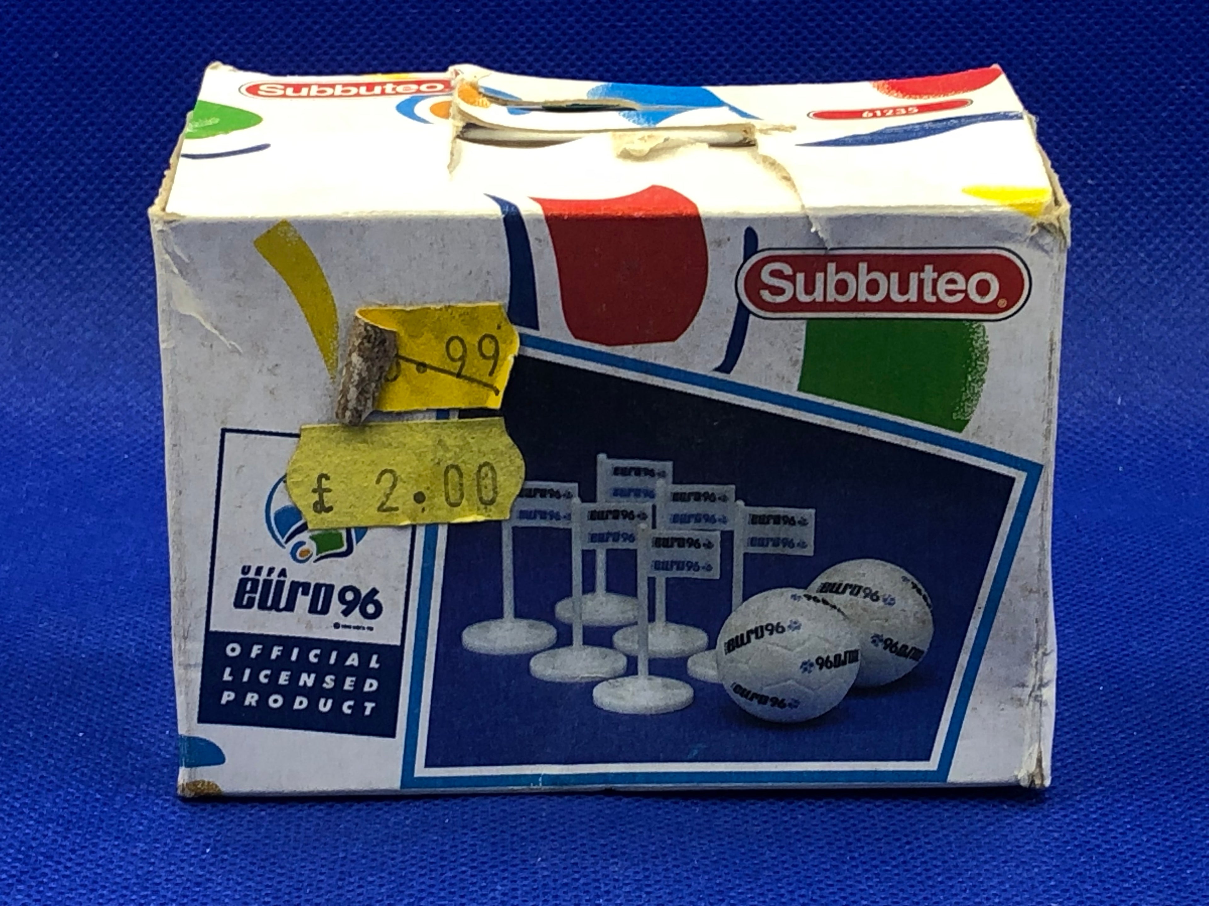 Subbuteo set 6 bandierine corner + 2 palloni Euro 96 61235